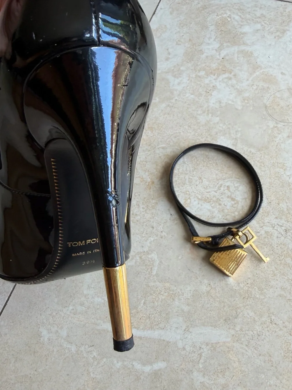 Tom Ford Black Patent Leather pointed  Ankle-Strap Pumps w/ Gold Padlock sz 39.5